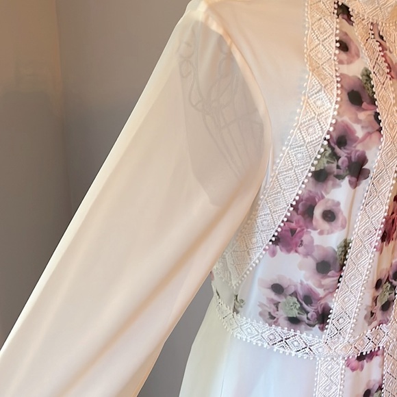 Stylish and classy Ted Baker mid length dress. Never worn, to big. Sold out - Picture 3 of 9